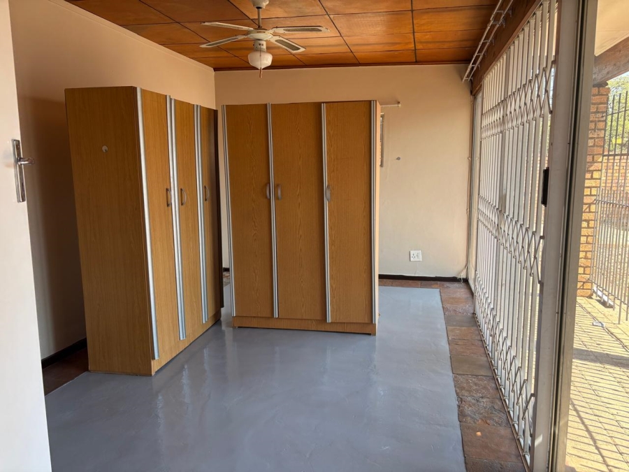 To Let 2 Bedroom Property for Rent in Queenswood Gauteng