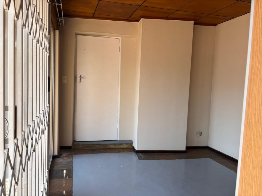 To Let 2 Bedroom Property for Rent in Queenswood Gauteng