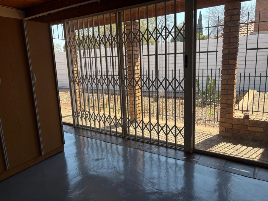 To Let 2 Bedroom Property for Rent in Queenswood Gauteng