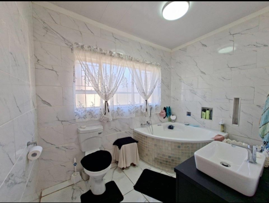 3 Bedroom Property for Sale in Golf Park Gauteng
