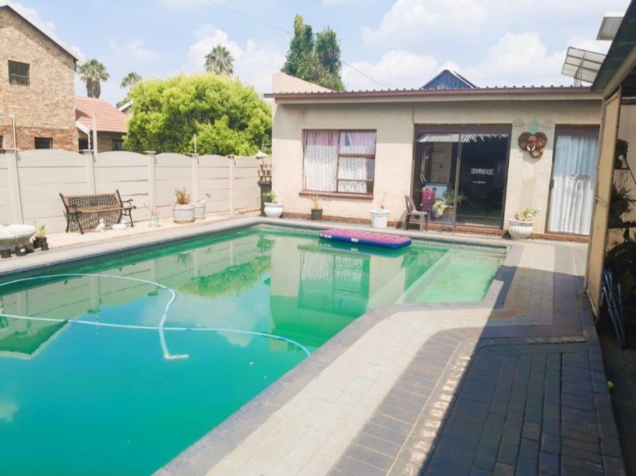 3 Bedroom Property for Sale in Golf Park Gauteng