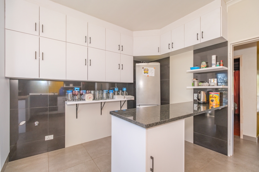 4 Bedroom Property for Sale in Helderkruin Gauteng