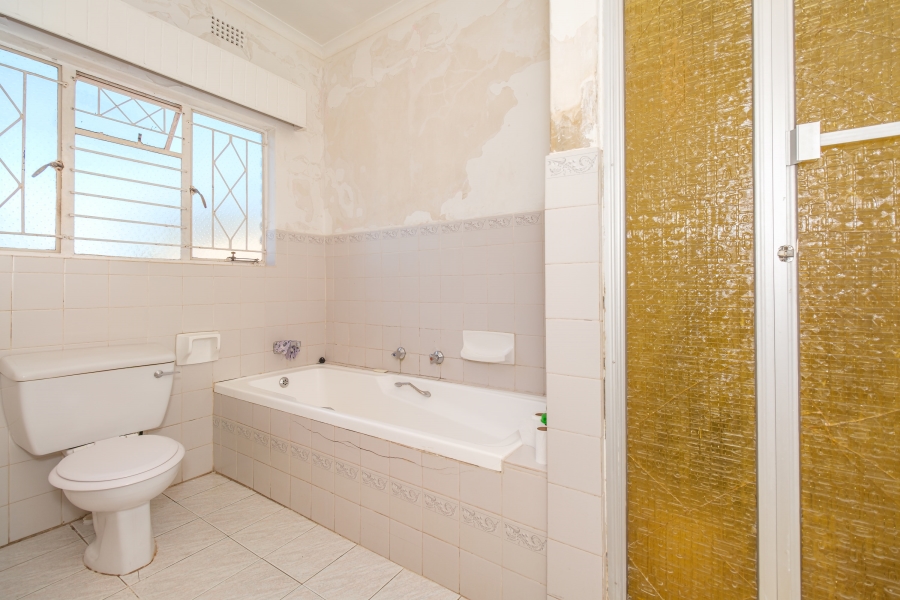 4 Bedroom Property for Sale in Helderkruin Gauteng