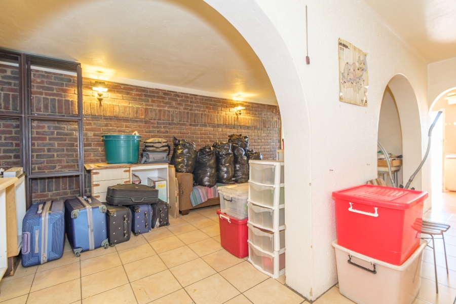 4 Bedroom Property for Sale in Helderkruin Gauteng