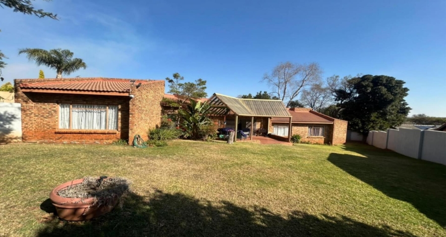 3 Bedroom Property for Sale in Faerie Glen Gauteng