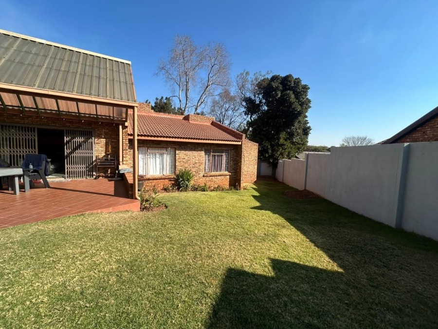 3 Bedroom Property for Sale in Faerie Glen Gauteng
