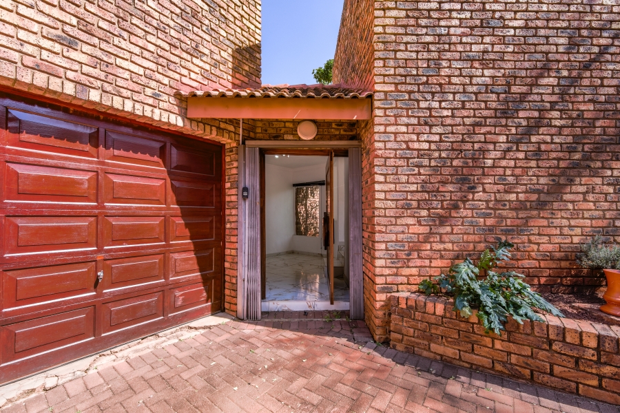 3 Bedroom Property for Sale in Faerie Glen Gauteng