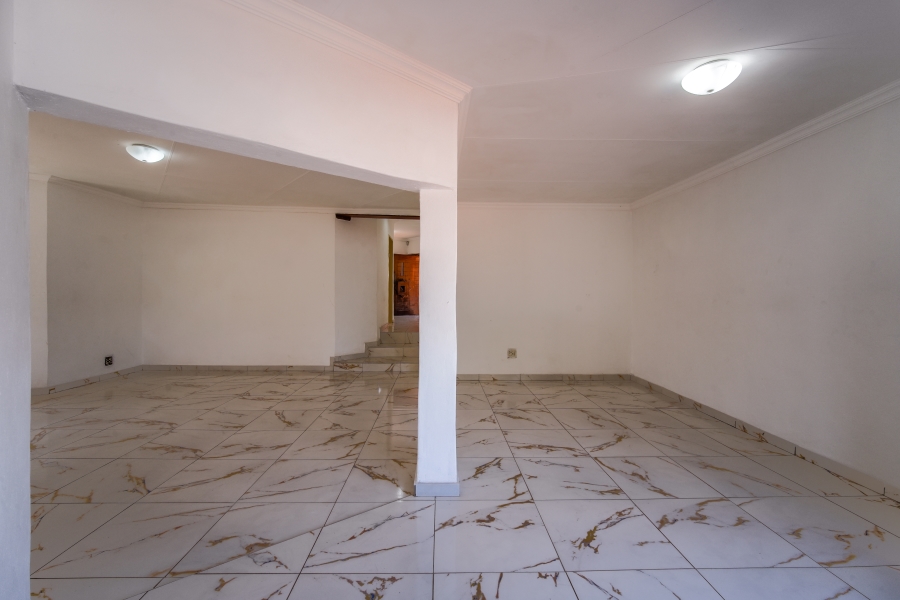 3 Bedroom Property for Sale in Faerie Glen Gauteng