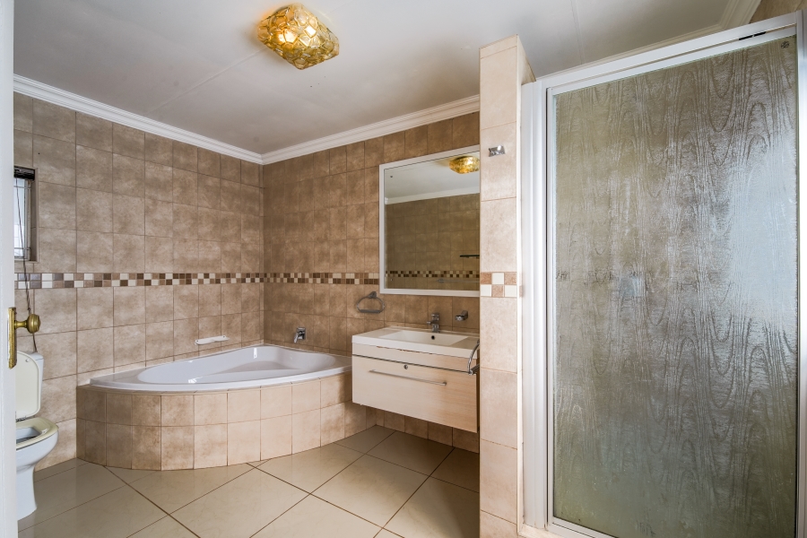 3 Bedroom Property for Sale in Faerie Glen Gauteng
