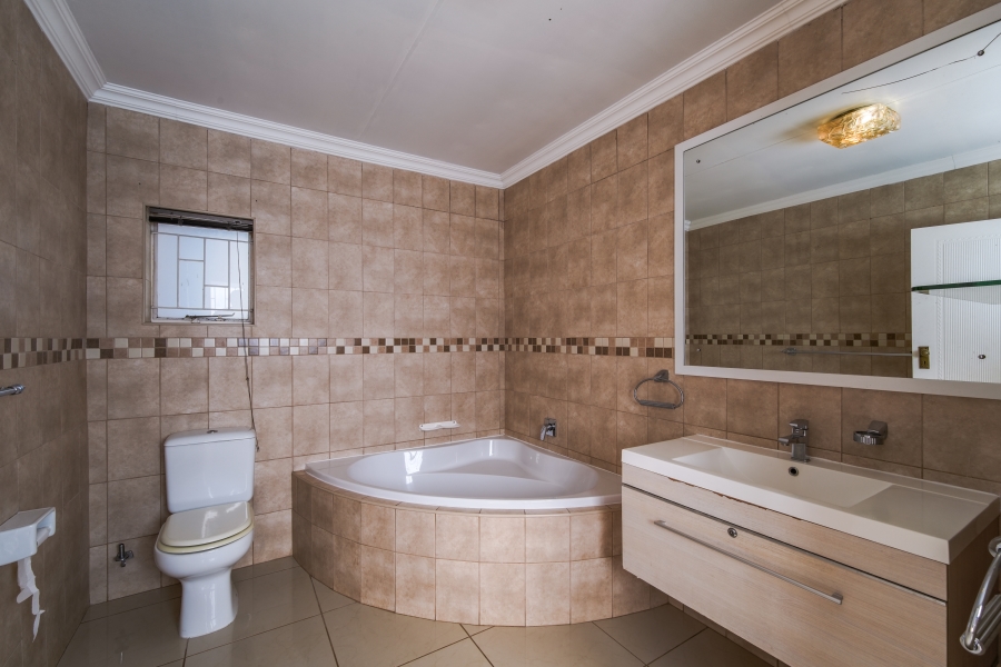 3 Bedroom Property for Sale in Faerie Glen Gauteng