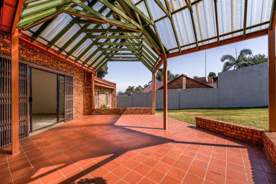 3 Bedroom Property for Sale in Faerie Glen Gauteng