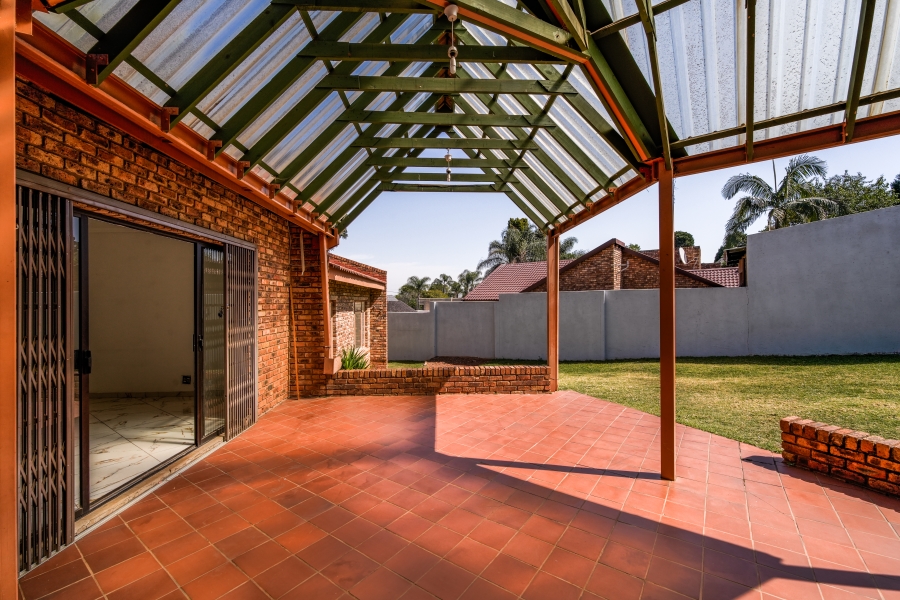 3 Bedroom Property for Sale in Faerie Glen Gauteng