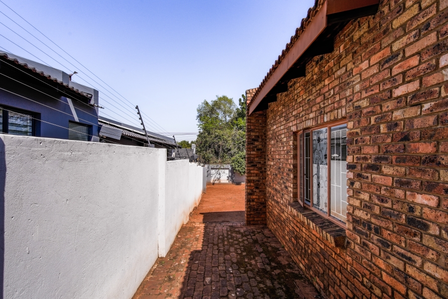 3 Bedroom Property for Sale in Faerie Glen Gauteng
