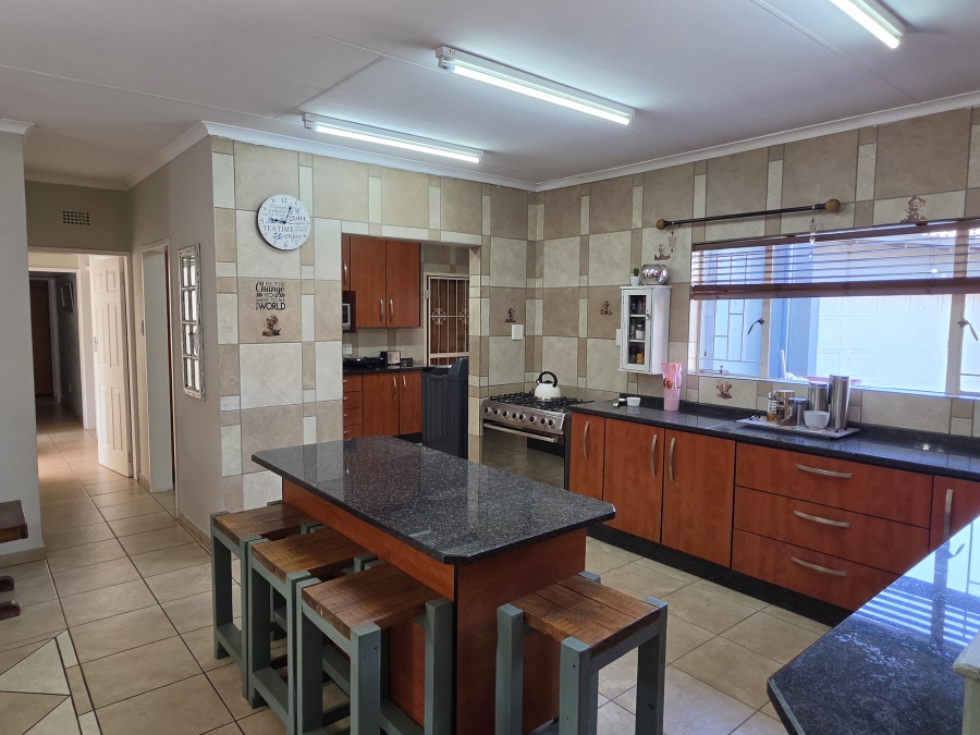 4 Bedroom Property for Sale in Brackenhurst Gauteng