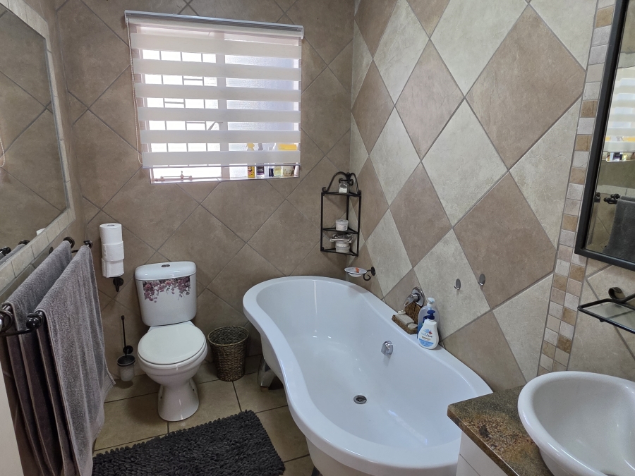 4 Bedroom Property for Sale in Brackenhurst Gauteng