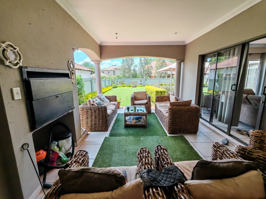 5 Bedroom Property for Sale in Zambezi Country Estate Gauteng