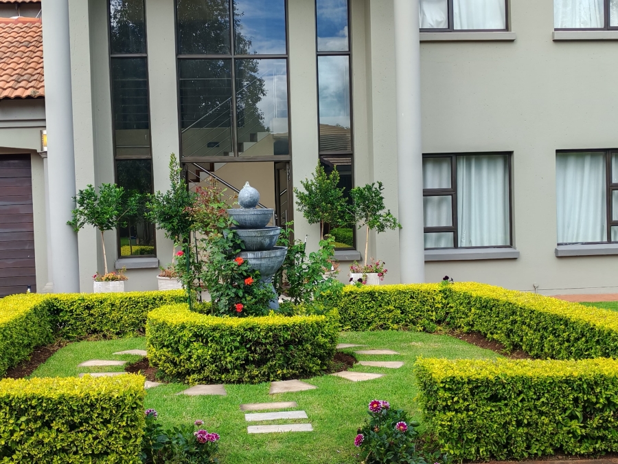 5 Bedroom Property for Sale in Zambezi Country Estate Gauteng
