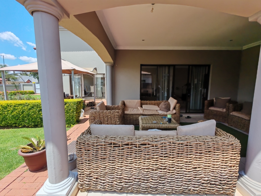 5 Bedroom Property for Sale in Zambezi Country Estate Gauteng
