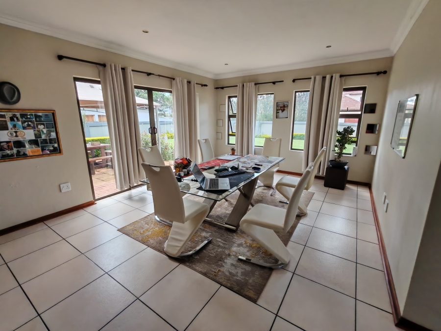 5 Bedroom Property for Sale in Zambezi Country Estate Gauteng