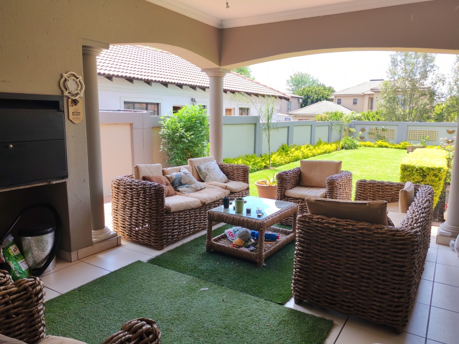 5 Bedroom Property for Sale in Zambezi Country Estate Gauteng