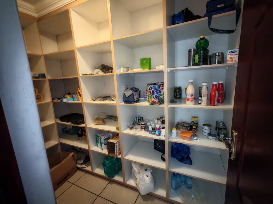 5 Bedroom Property for Sale in Zambezi Country Estate Gauteng
