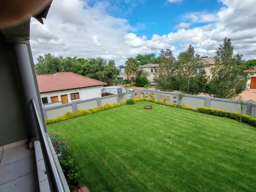 5 Bedroom Property for Sale in Zambezi Country Estate Gauteng