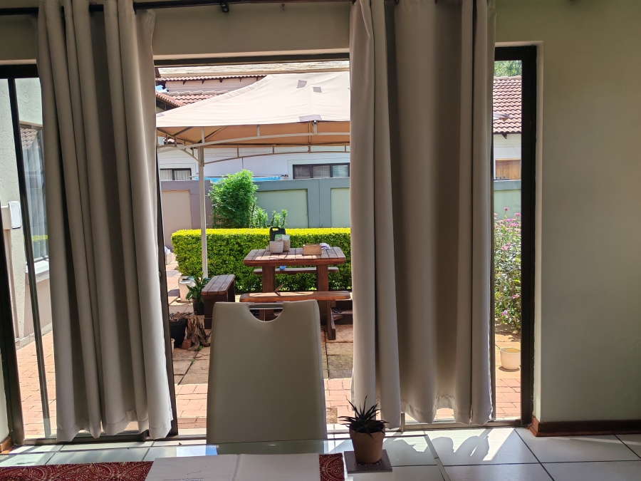 5 Bedroom Property for Sale in Zambezi Country Estate Gauteng