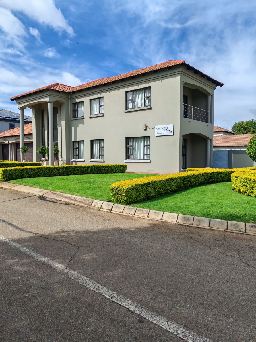 5 Bedroom Property for Sale in Zambezi Country Estate Gauteng