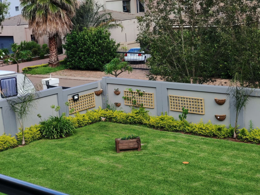 5 Bedroom Property for Sale in Zambezi Country Estate Gauteng