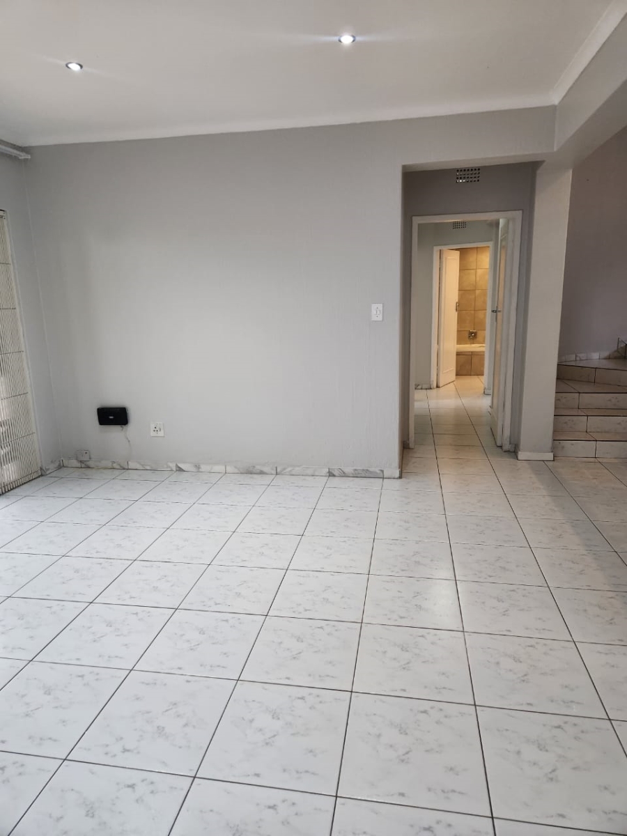 To Let 3 Bedroom Property for Rent in Bryanston Gauteng