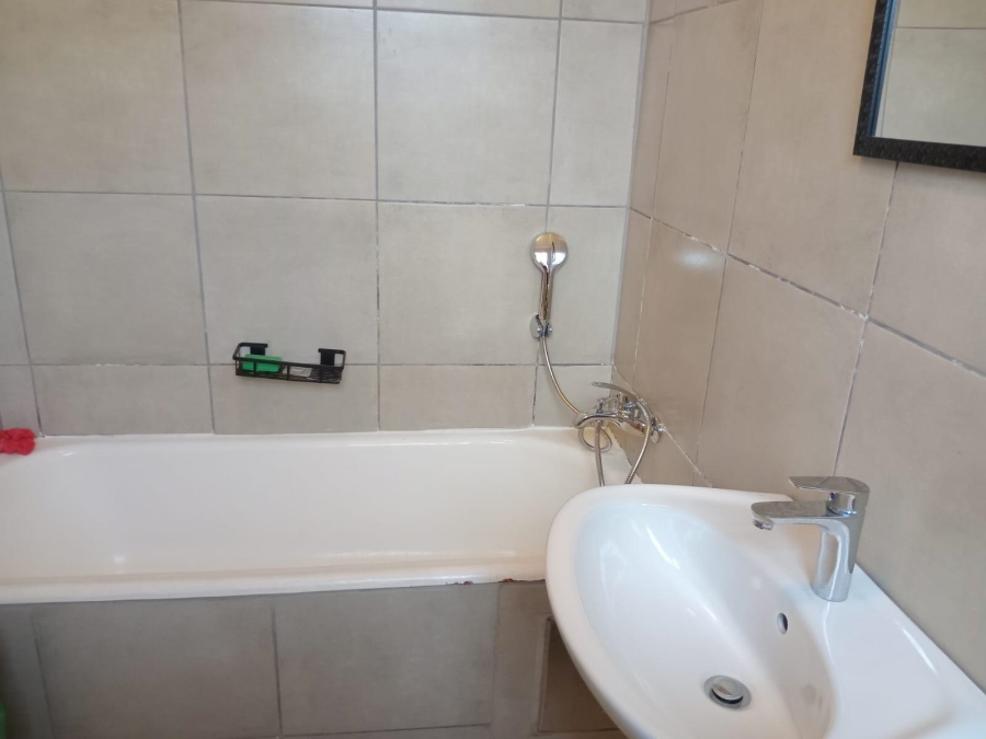 To Let 3 Bedroom Property for Rent in Bellevue Gauteng