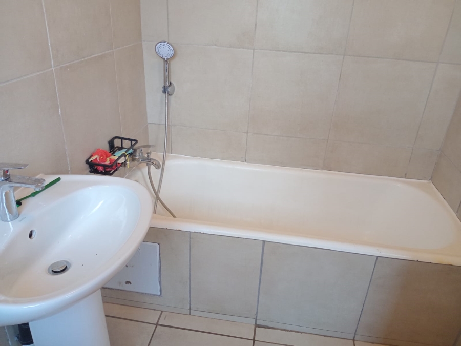 To Let 3 Bedroom Property for Rent in Bellevue East Gauteng