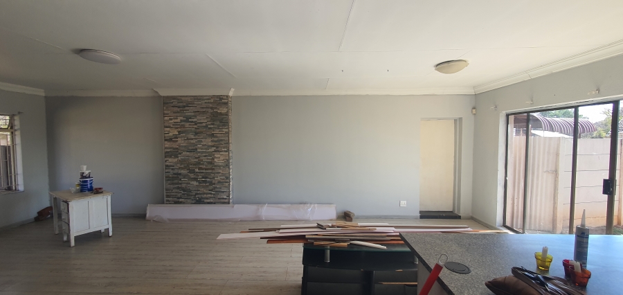 To Let 4 Bedroom Property for Rent in Rensburg Gauteng