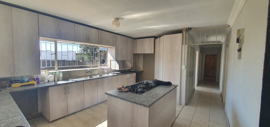 To Let 4 Bedroom Property for Rent in Rensburg Gauteng