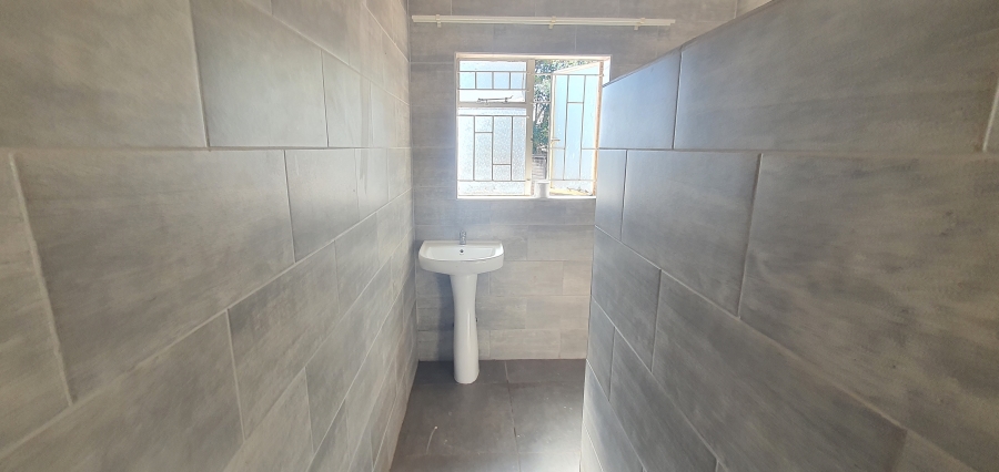 To Let 4 Bedroom Property for Rent in Rensburg Gauteng