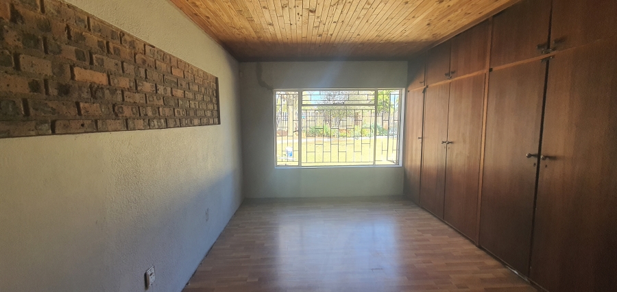 To Let 4 Bedroom Property for Rent in Rensburg Gauteng