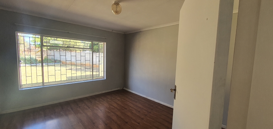 To Let 4 Bedroom Property for Rent in Rensburg Gauteng