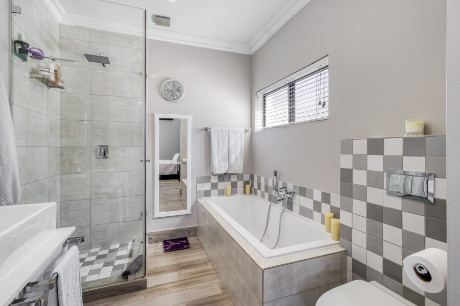 3 Bedroom Property for Sale in Broadacres Gauteng
