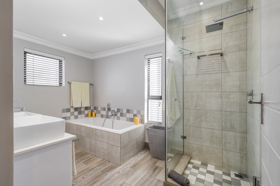 3 Bedroom Property for Sale in Broadacres Gauteng
