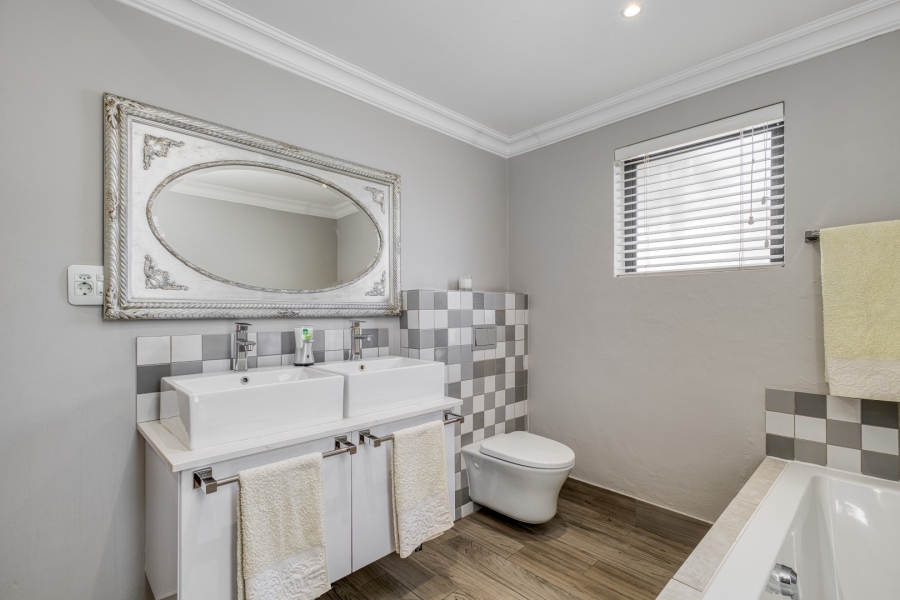 3 Bedroom Property for Sale in Broadacres Gauteng
