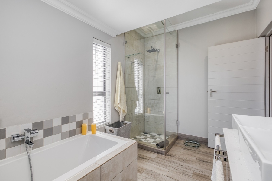 3 Bedroom Property for Sale in Broadacres Gauteng