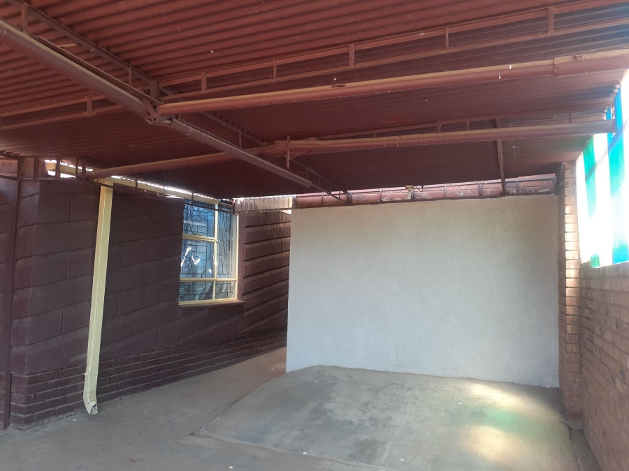 5 Bedroom Property for Sale in Soshanguve L Gauteng