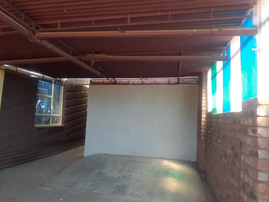 5 Bedroom Property for Sale in Soshanguve L Gauteng