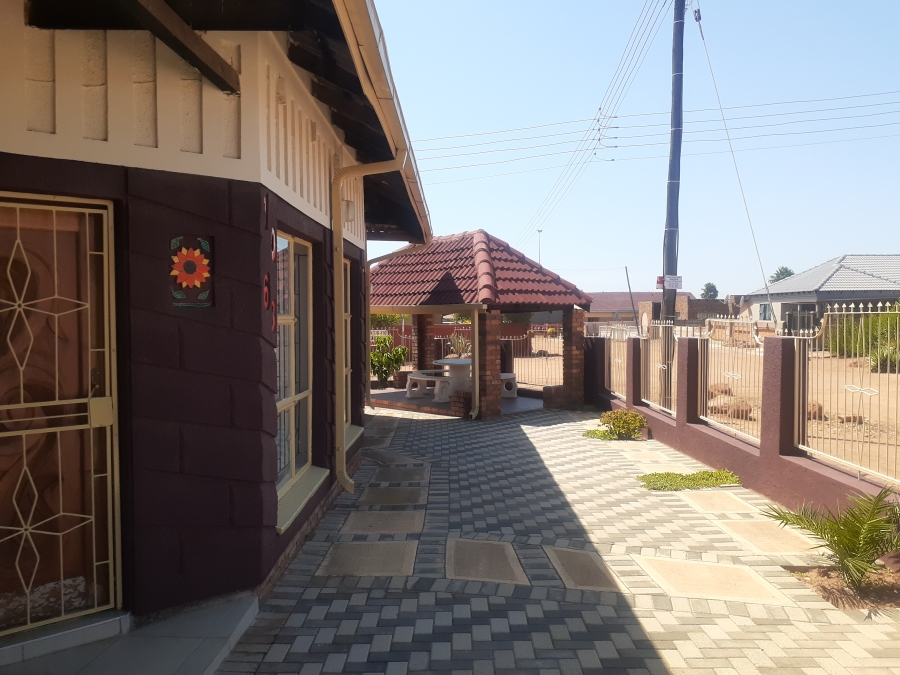 5 Bedroom Property for Sale in Soshanguve L Gauteng