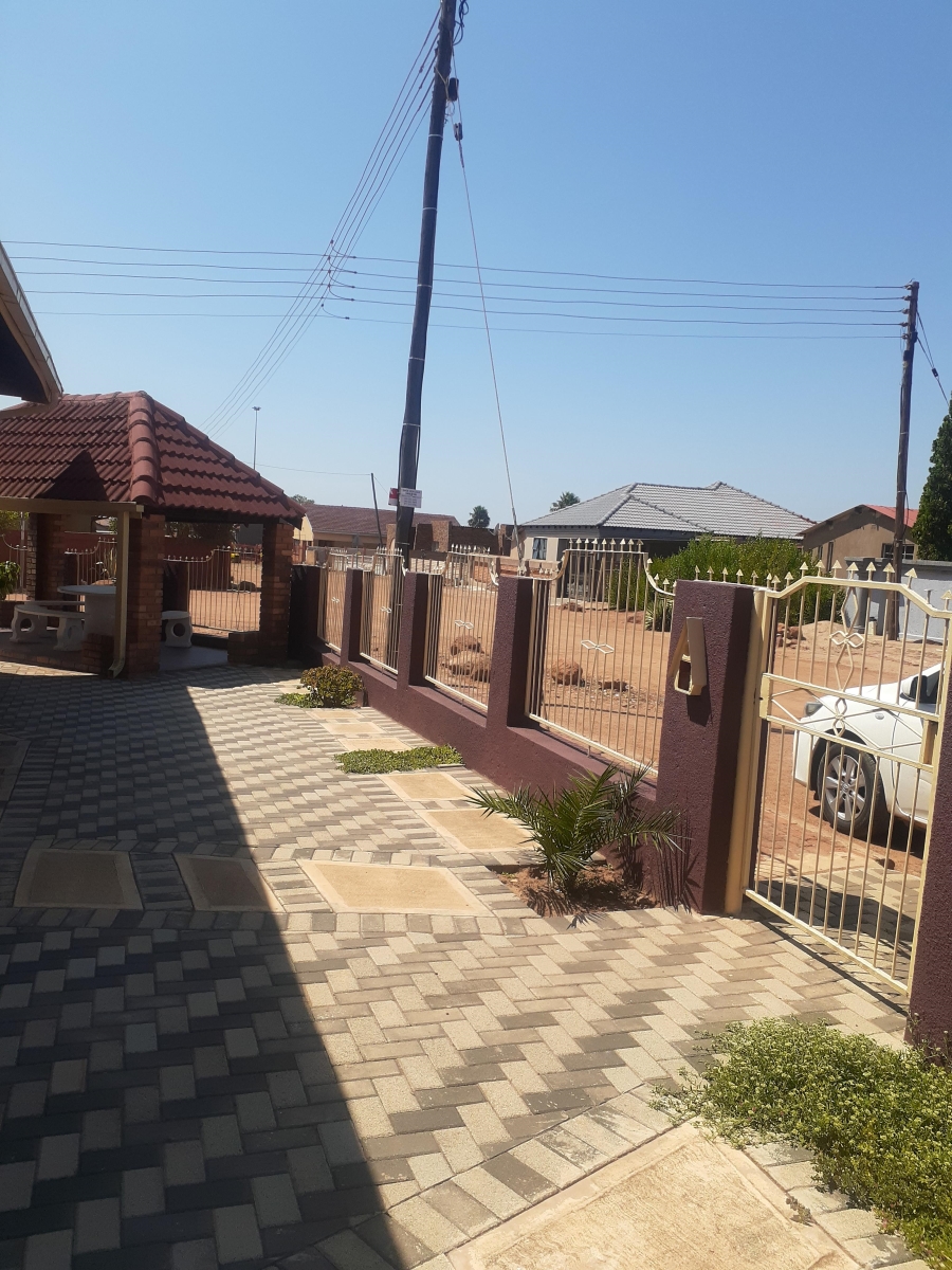 5 Bedroom Property for Sale in Soshanguve L Gauteng