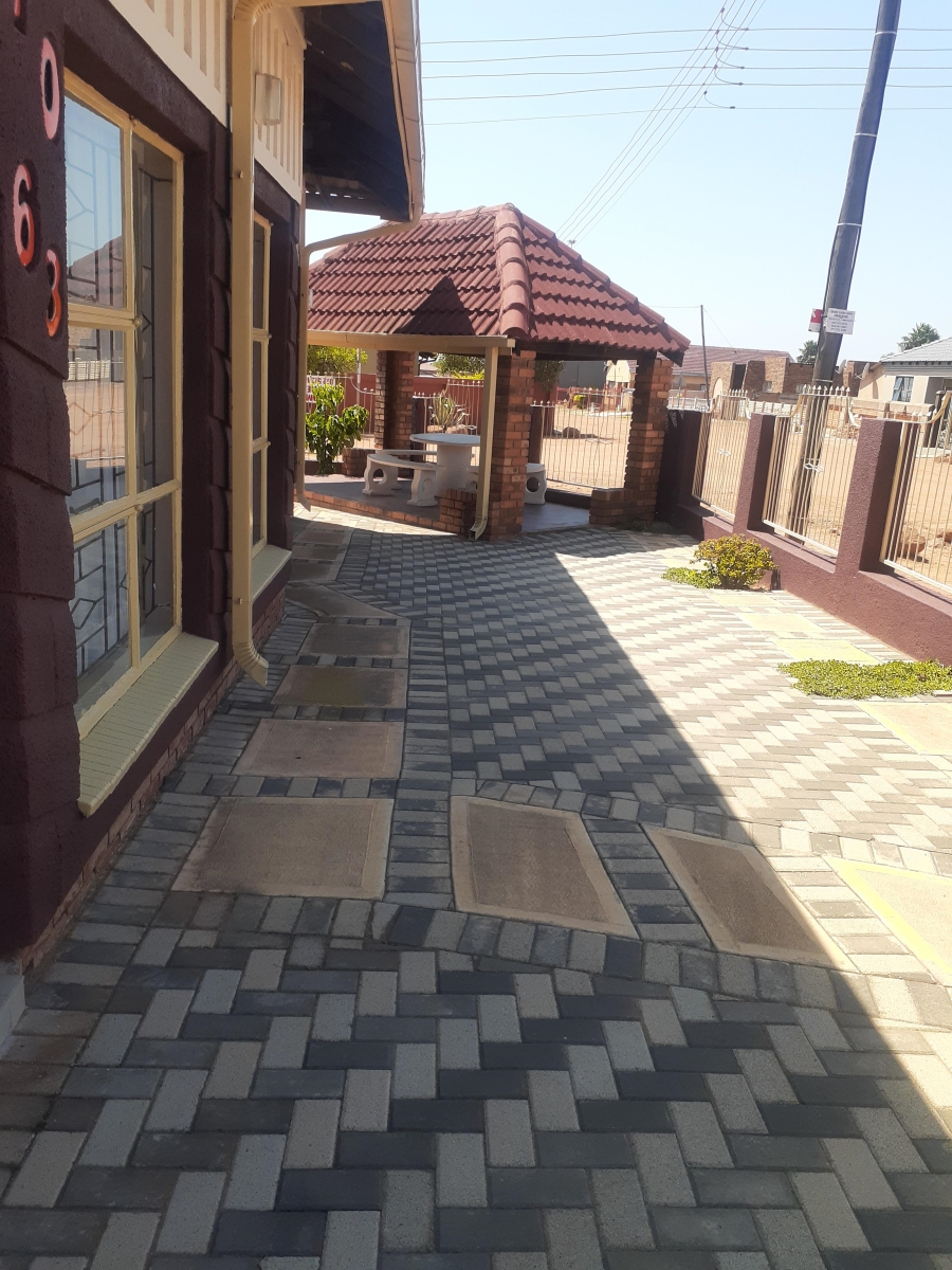 5 Bedroom Property for Sale in Soshanguve L Gauteng