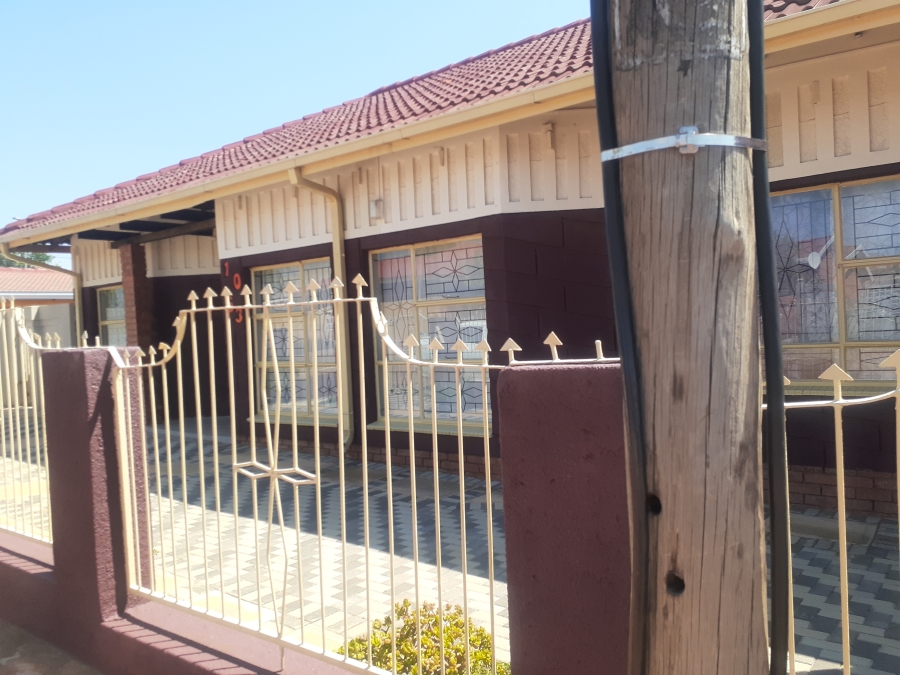 5 Bedroom Property for Sale in Soshanguve L Gauteng