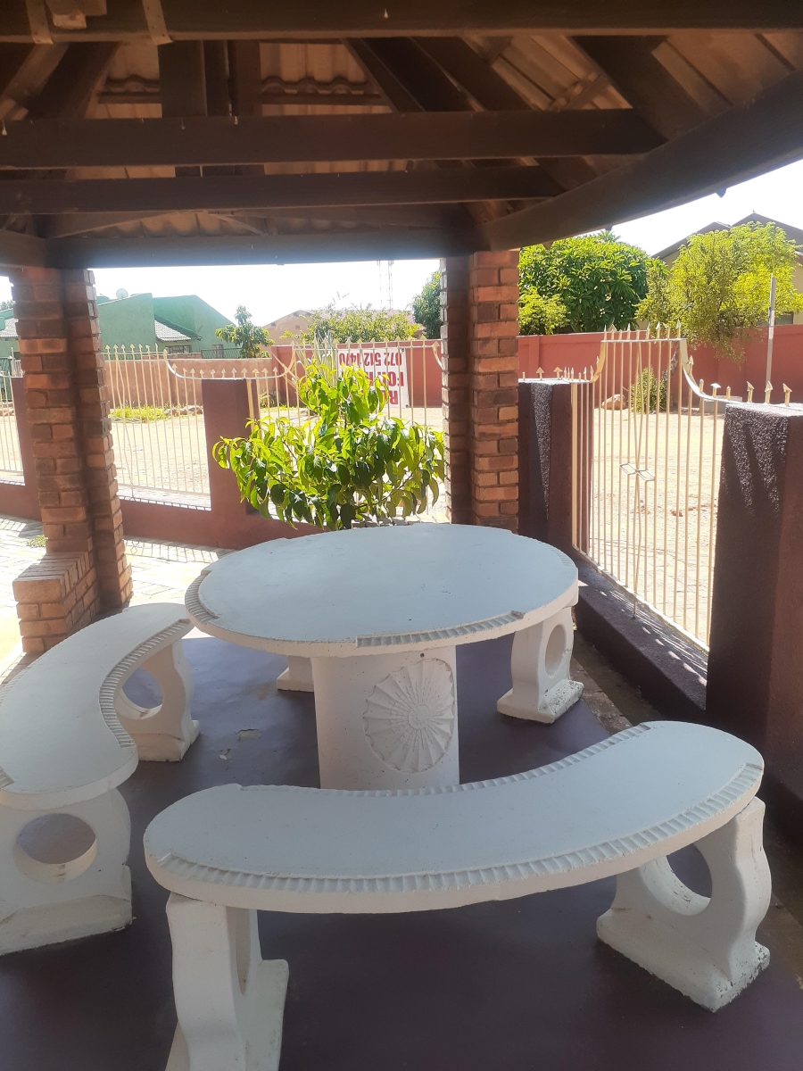 5 Bedroom Property for Sale in Soshanguve L Gauteng