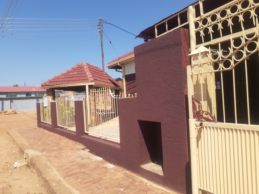 5 Bedroom Property for Sale in Soshanguve L Gauteng