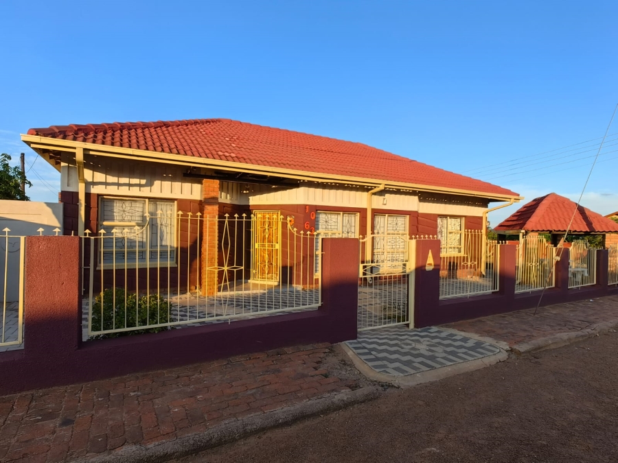 5 Bedroom Property for Sale in Soshanguve L Gauteng